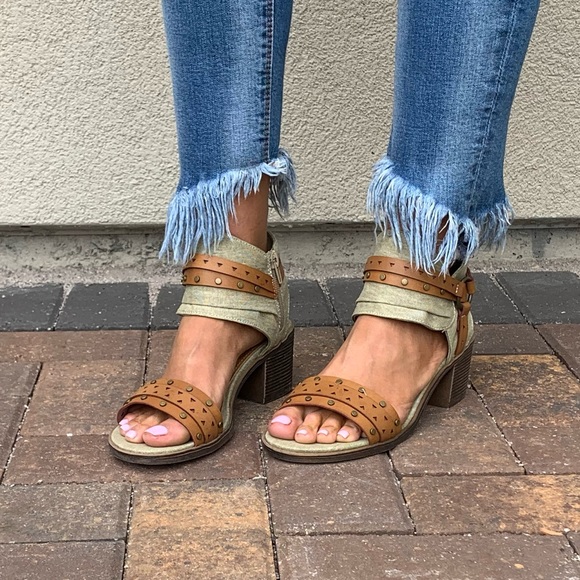 NIB Canvas Harness Boho Kitten Block Heel Sandal - Picture 4 of 8